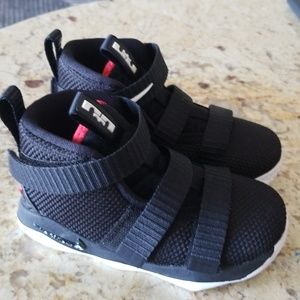 Nike toddler sneakers sz 8c